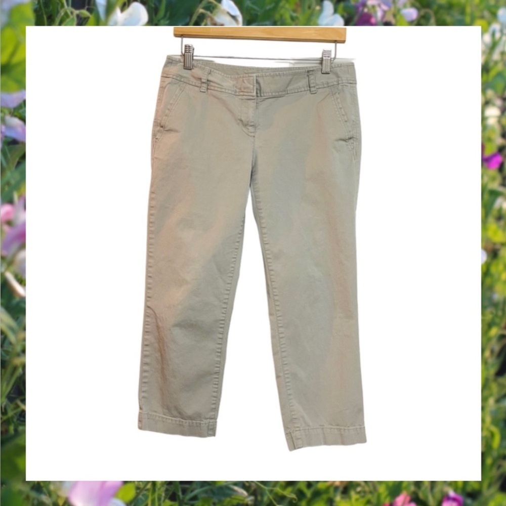 ANN TAYLOR LOFT Marisa Light Gray Capri Pants. Size 4, Excellent Condition.